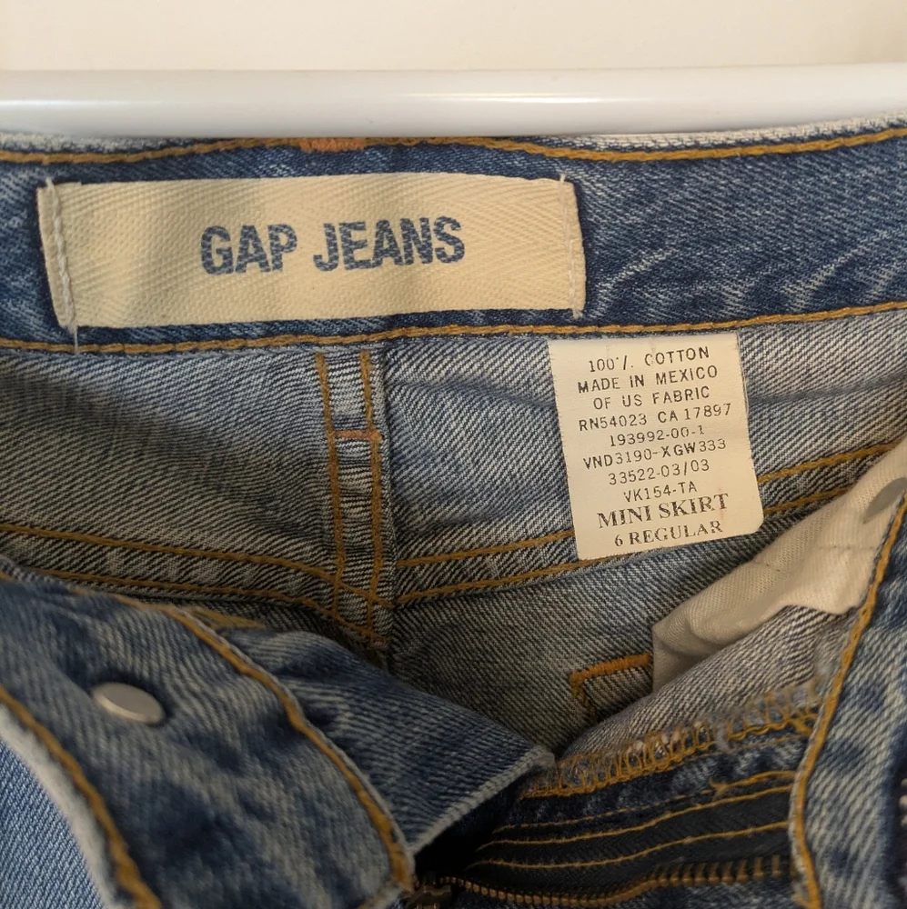 Vintage Y2K GAP Jeans Medium Wash Cotton Denim Mini Skirt